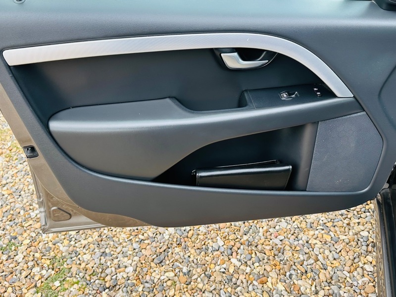 Used Volvo V70 2009 for sale - 78087631: Photo 25