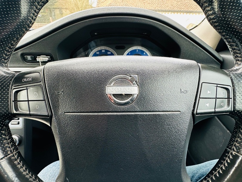 Used Volvo V70 2009 for sale - 78087631: Photo 37