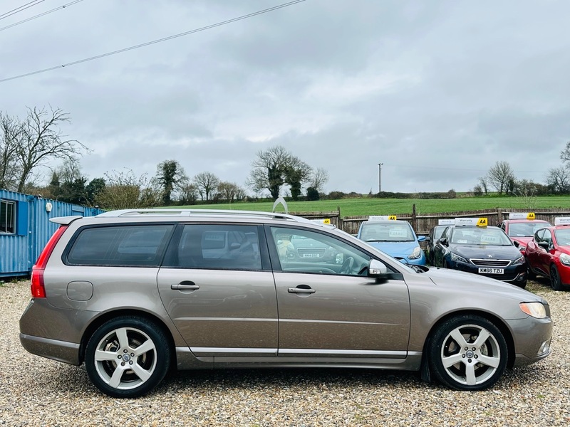 Used Volvo V70 2009 for sale - 78087631: Photo 9