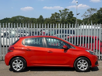 Used Peugeot 208 2015 for sale - 79487409: Photo