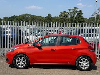 Used Peugeot 208 2015 for sale - 79487409: Photo