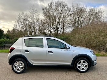 Used Dacia Sandero Stepway 2014 for sale - 77682218: Photo