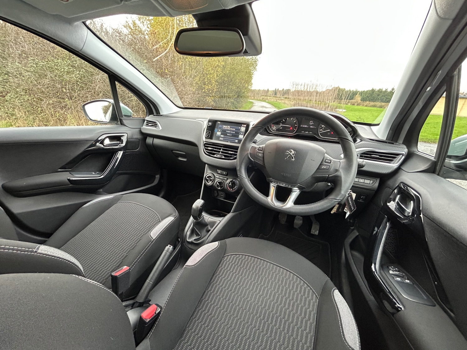 Used Peugeot 208 2015 for sale - 76951349: Photo 14