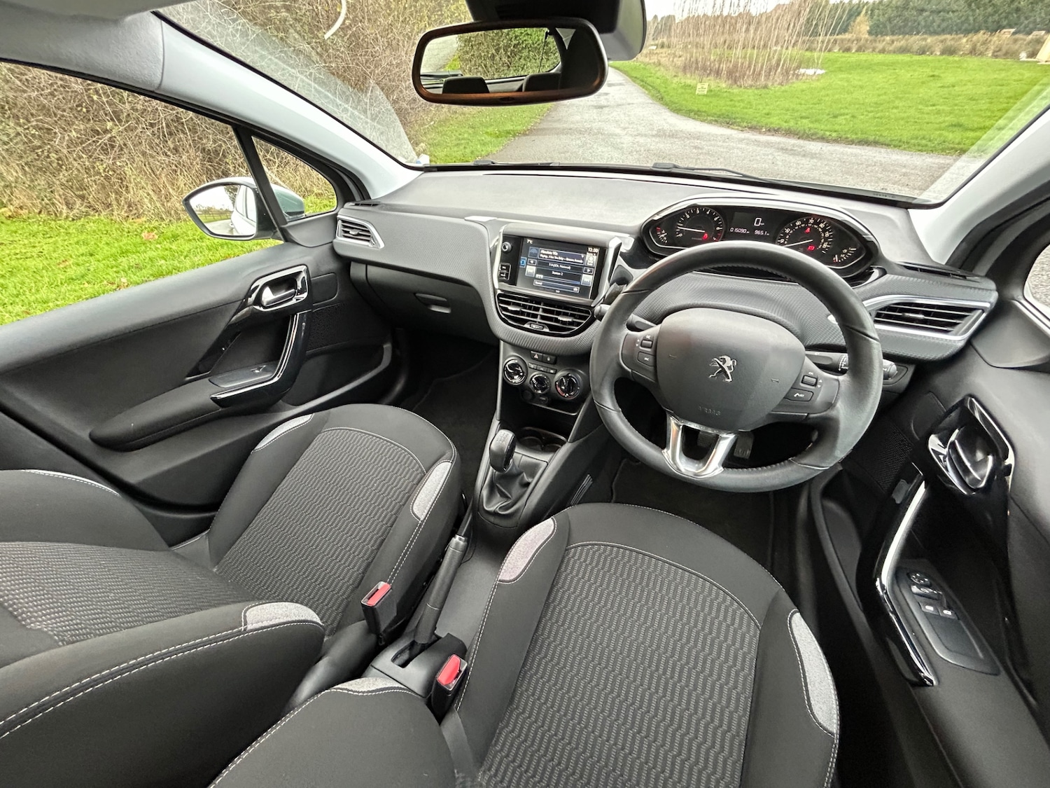 Used Peugeot 208 2015 for sale - 76951349: Photo 15