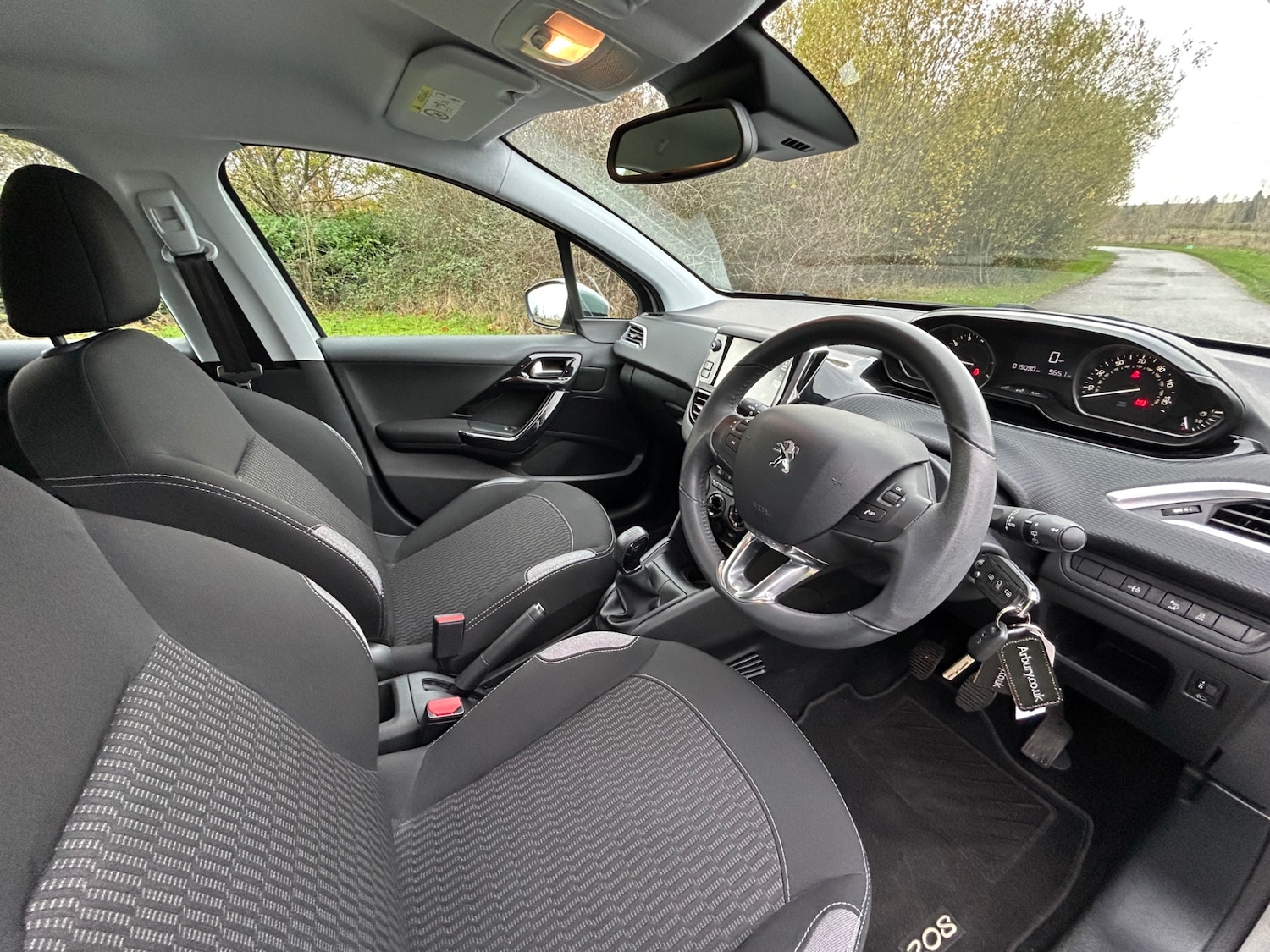 Used Peugeot 208 2015 for sale - 76951349: Photo 16