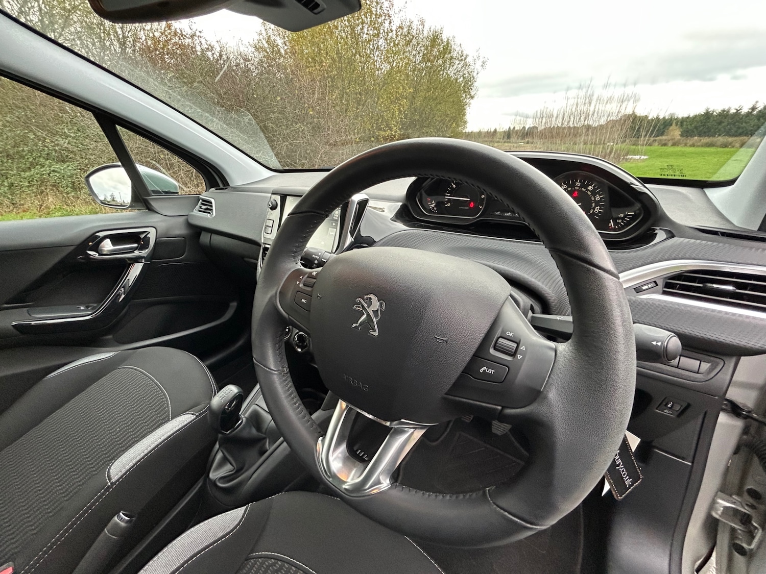 Used Peugeot 208 2015 for sale - 76951349: Photo 17