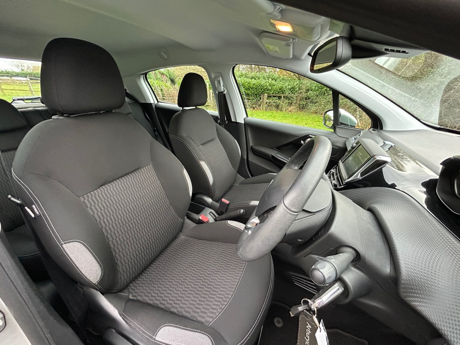 Used Peugeot 208 2015 for sale - 76951349: Photo 18