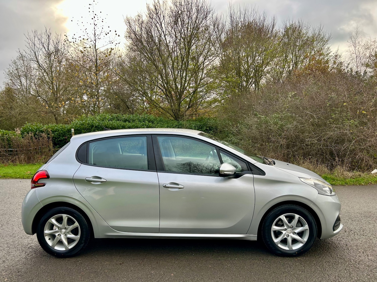 Used Peugeot 208 2015 for sale - 76951349: Photo 2