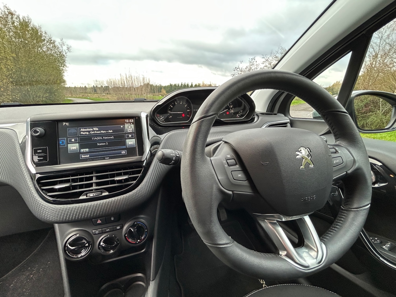 Used Peugeot 208 2015 for sale - 76951349: Photo 23