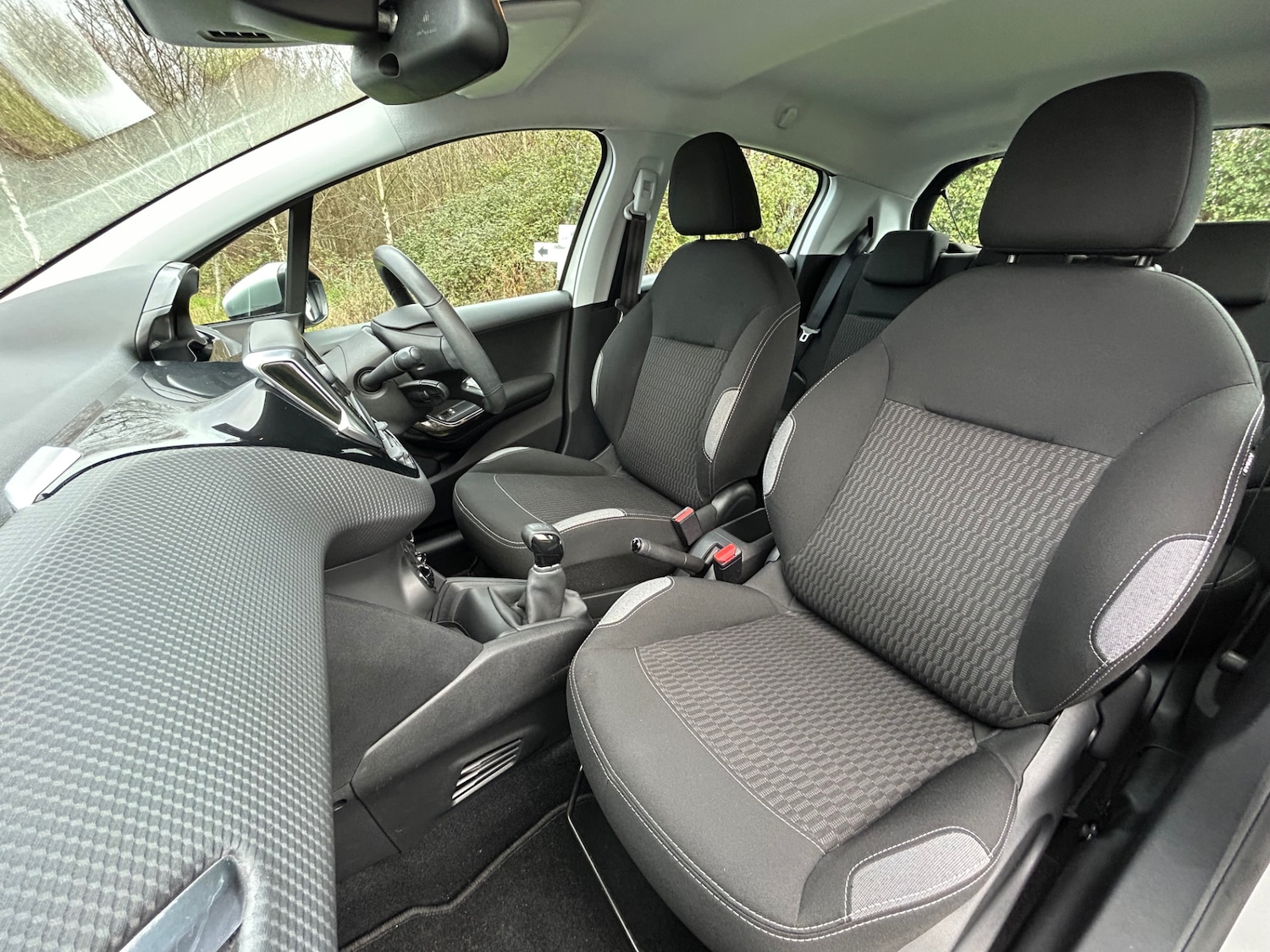 Used Peugeot 208 2015 for sale - 76951349: Photo 24