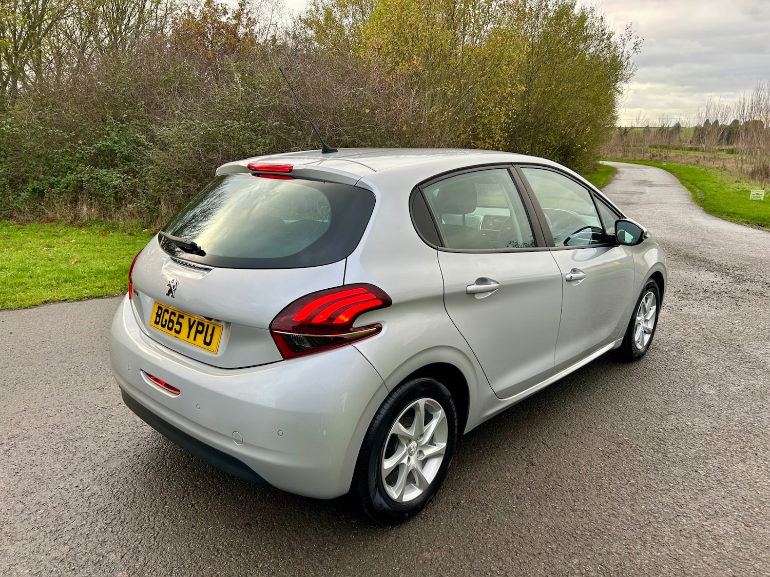 Used Peugeot 208 2015 for sale - 76951349: Photo 3