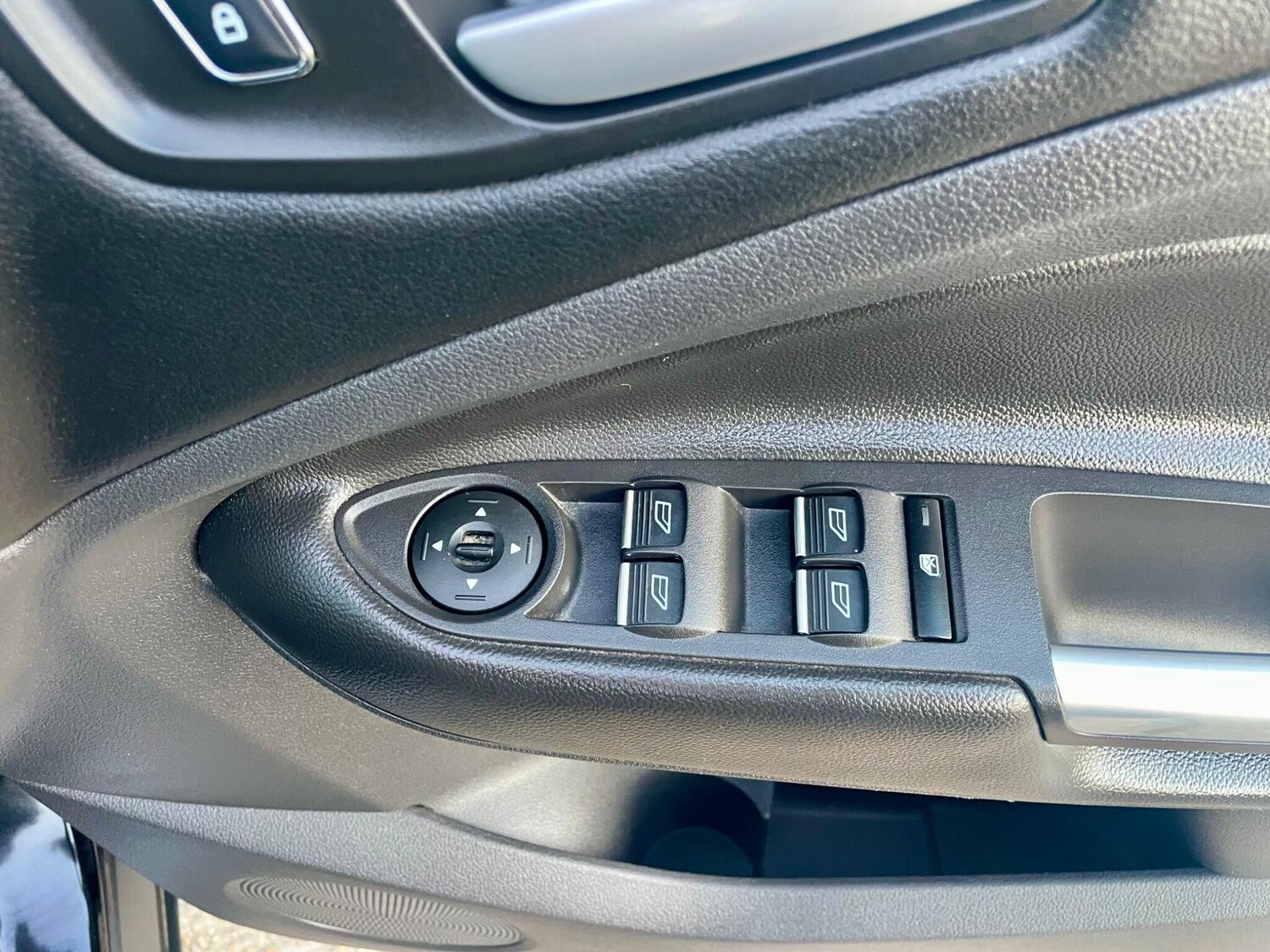 Used Ford Kuga 2015 for sale - 78190690: Photo 42