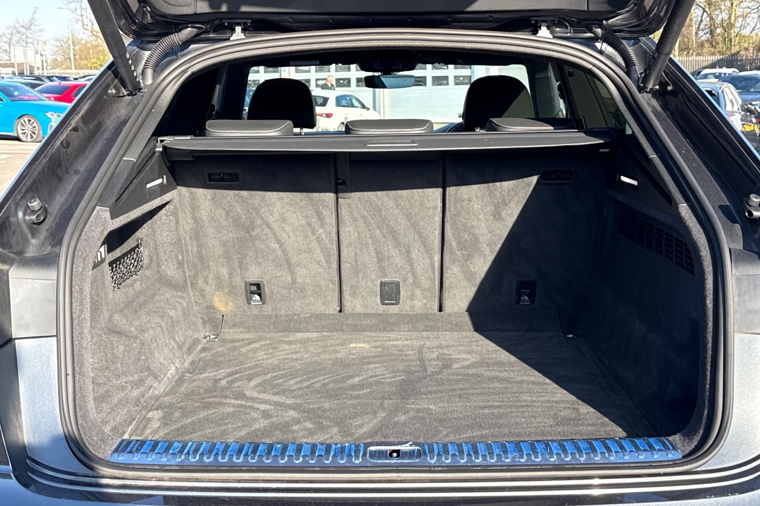 Used Audi Q8 2023 for sale - 77943704: Photo 10