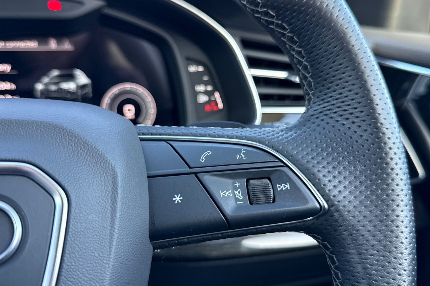 Used Audi Q8 2023 for sale - 77943704: Photo 25