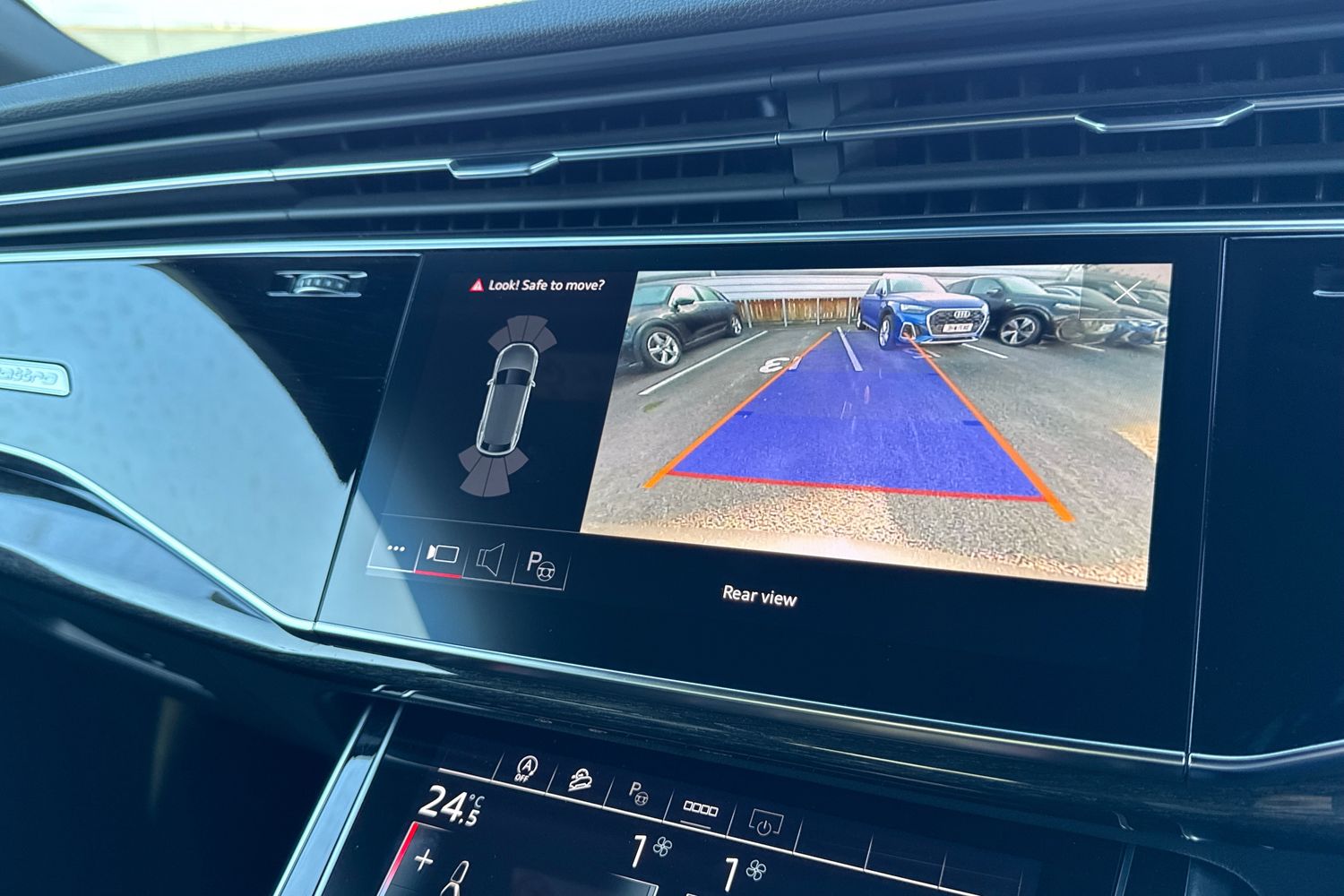 Used Audi Q8 2023 for sale - 77943704: Photo 31