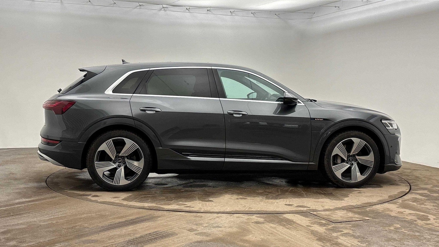 Used Audi e-tron 2023 for sale - 77820336: Photo 13