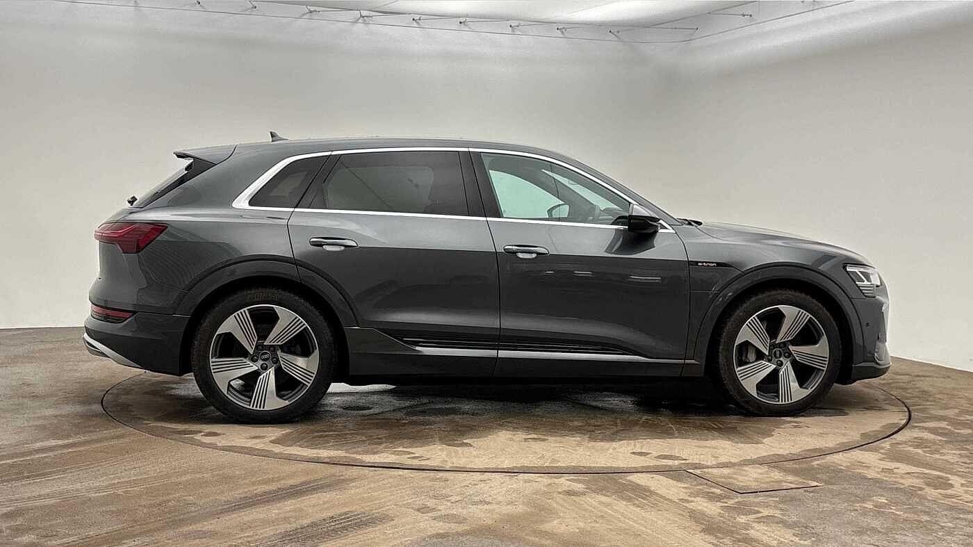 Used Audi e-tron 2023 for sale - 77820336: Photo 3