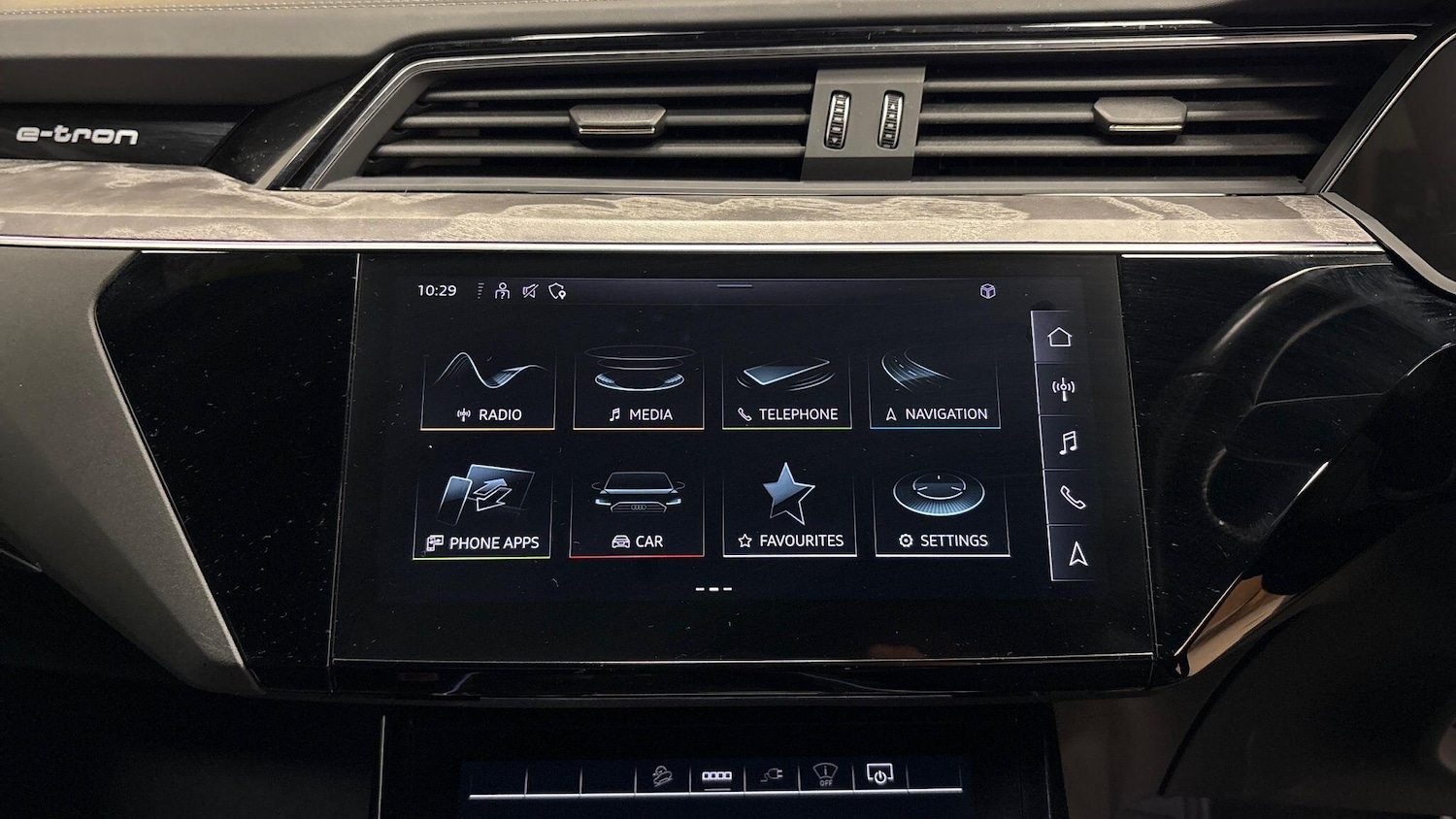 Used Audi e-tron 2022 for sale - 76395383: Photo 8