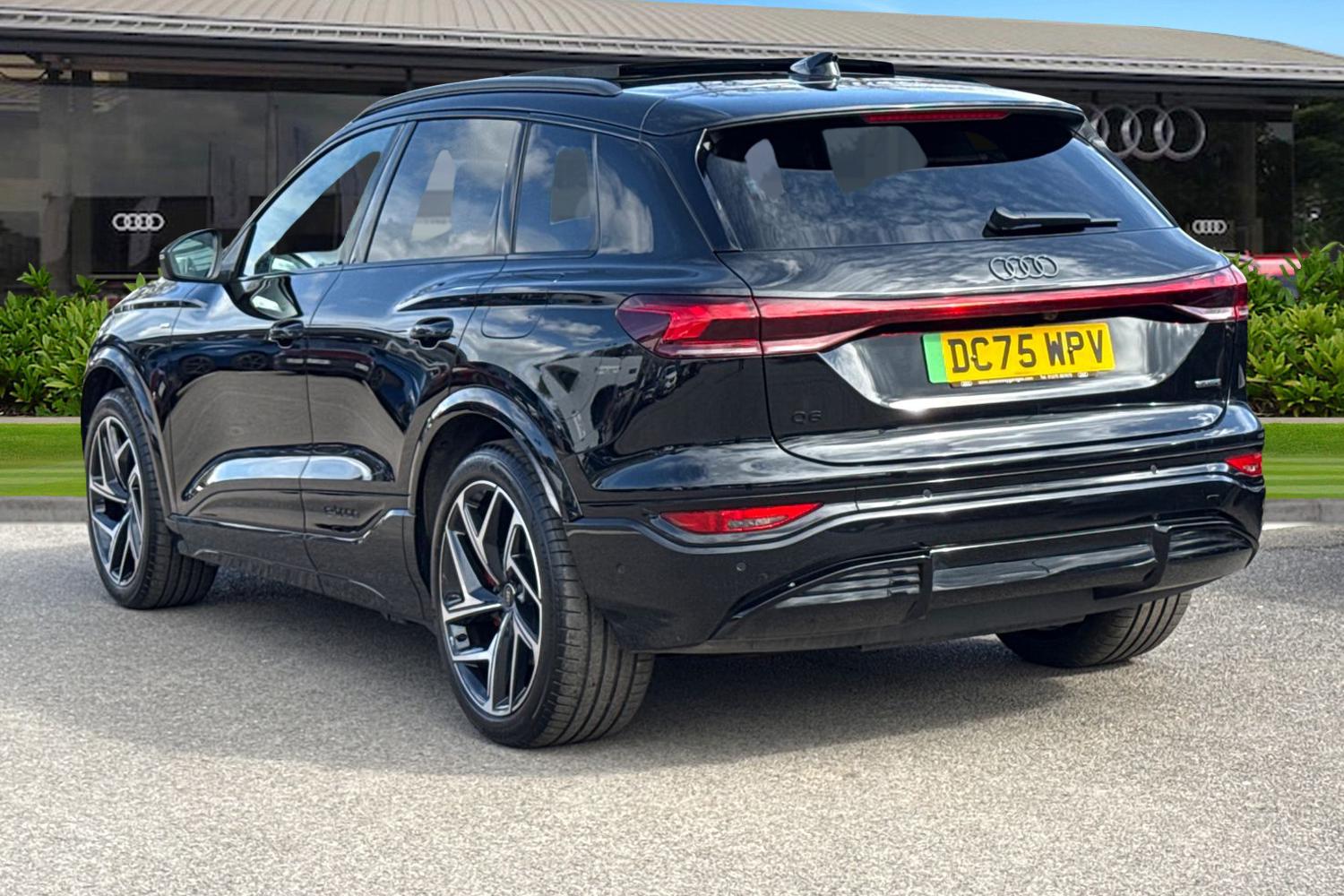 Used Audi Q6 e-tron 2026 for sale - 78038117: Photo 2