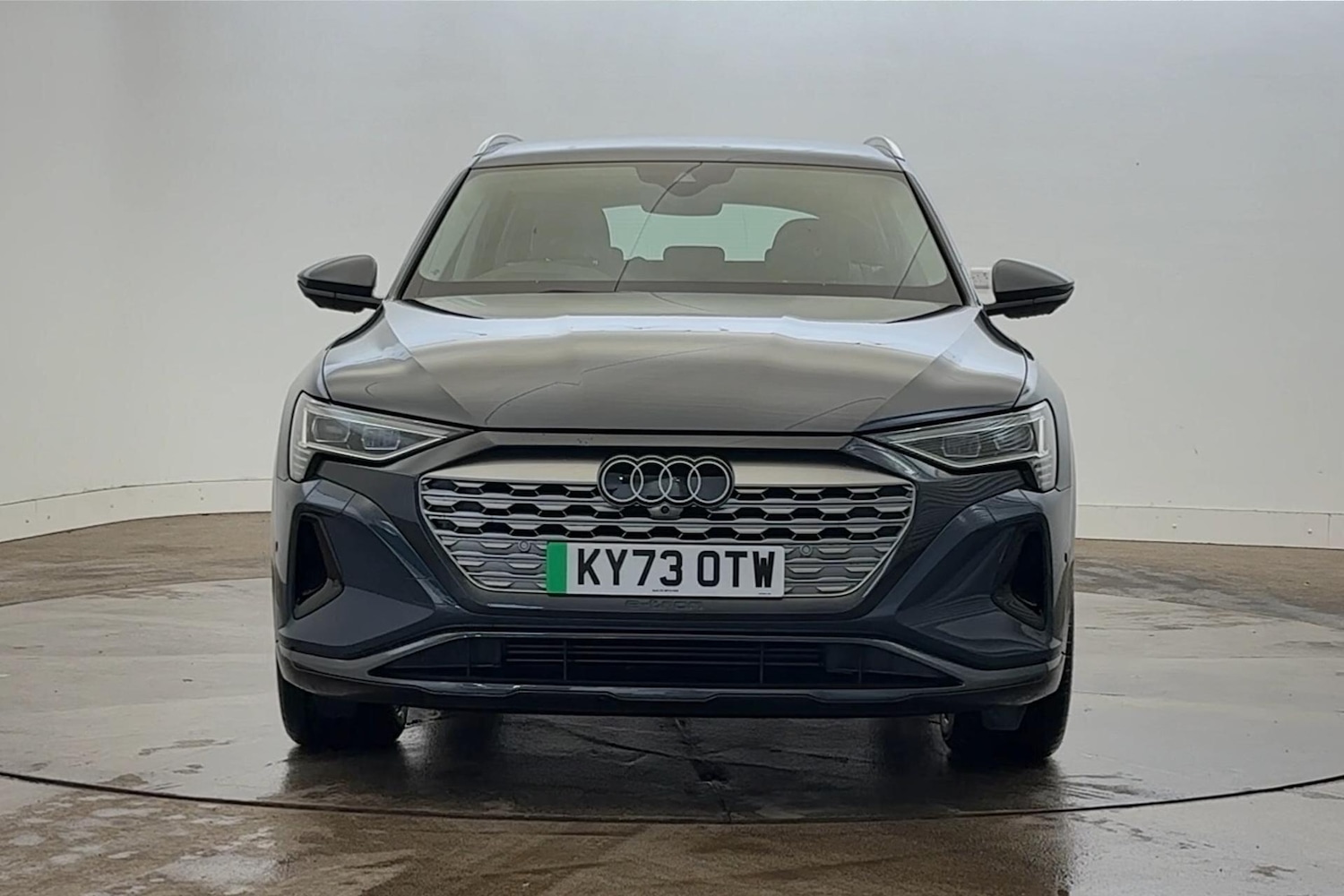 Used Audi Q8 2023 for sale - 77275444: Photo 2