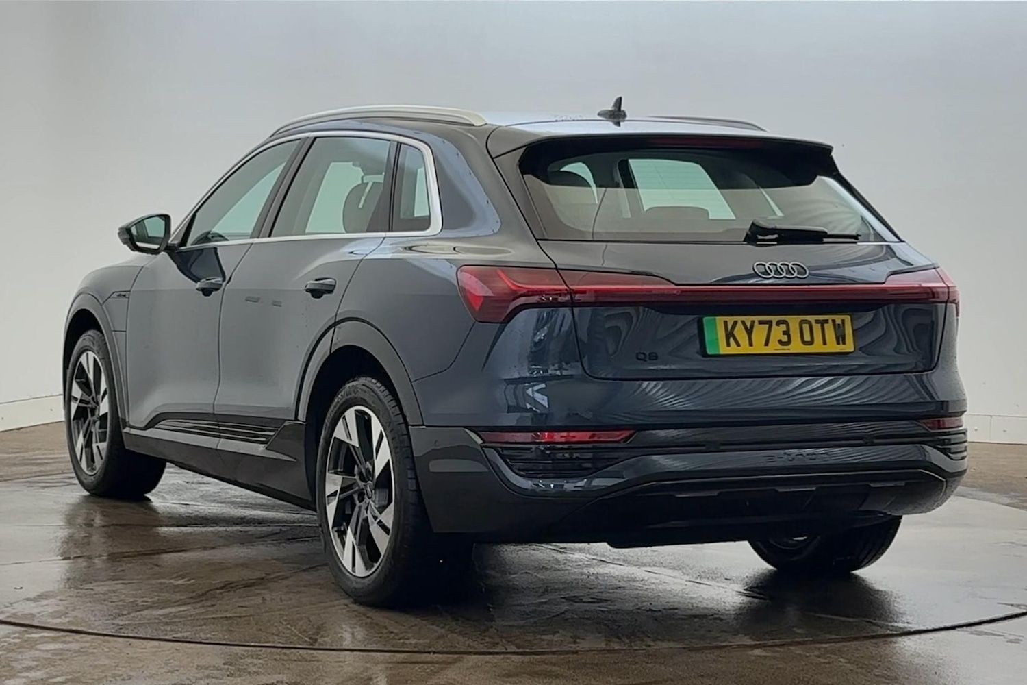 Used Audi Q8 2023 for sale - 77275444: Photo 3