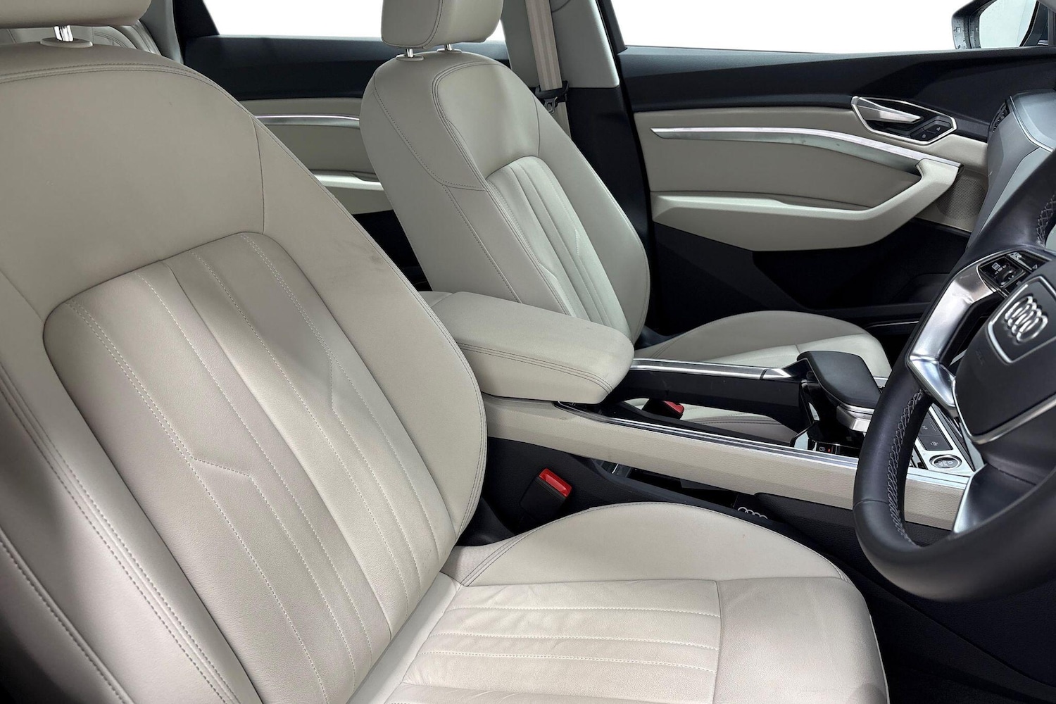 Used Audi Q8 2023 for sale - 77275444: Photo 8