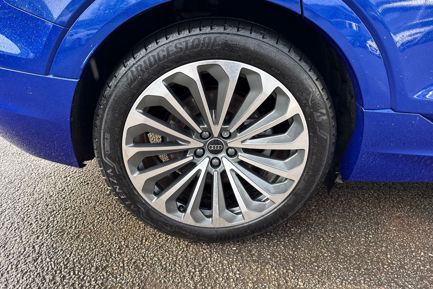 Used Audi Q8 e-tron 2023 for sale - 77236054: Photo 11