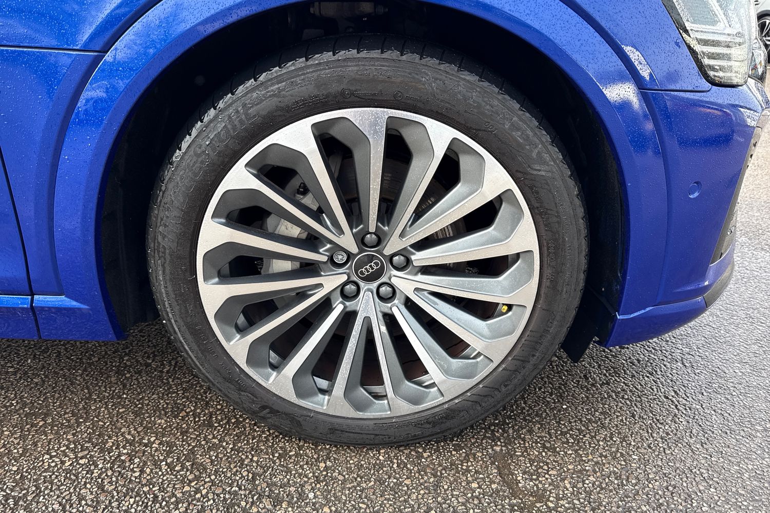 Used Audi Q8 e-tron 2023 for sale - 77236054: Photo 12