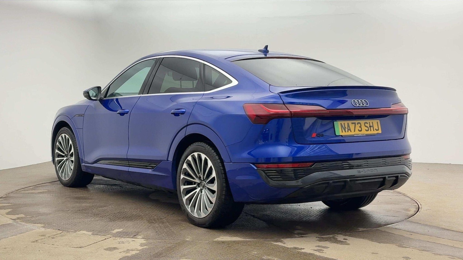 Used Audi Q8 2023 for sale - 77236054: Photo 2