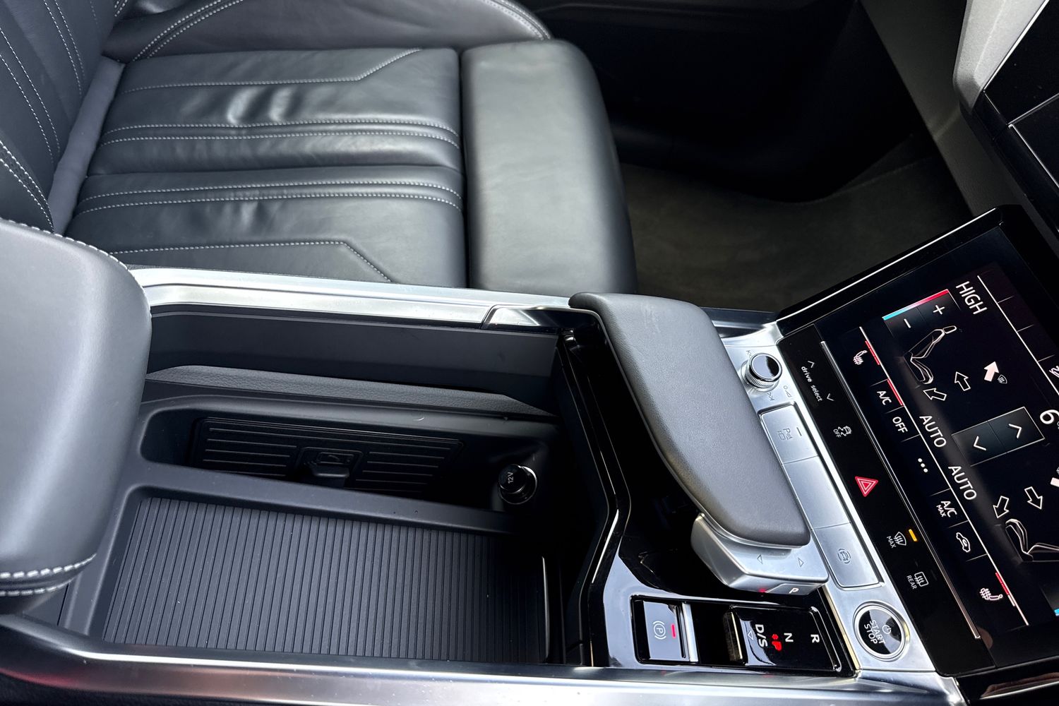 Used Audi Q8 e-tron 2023 for sale - 77236054: Photo 23