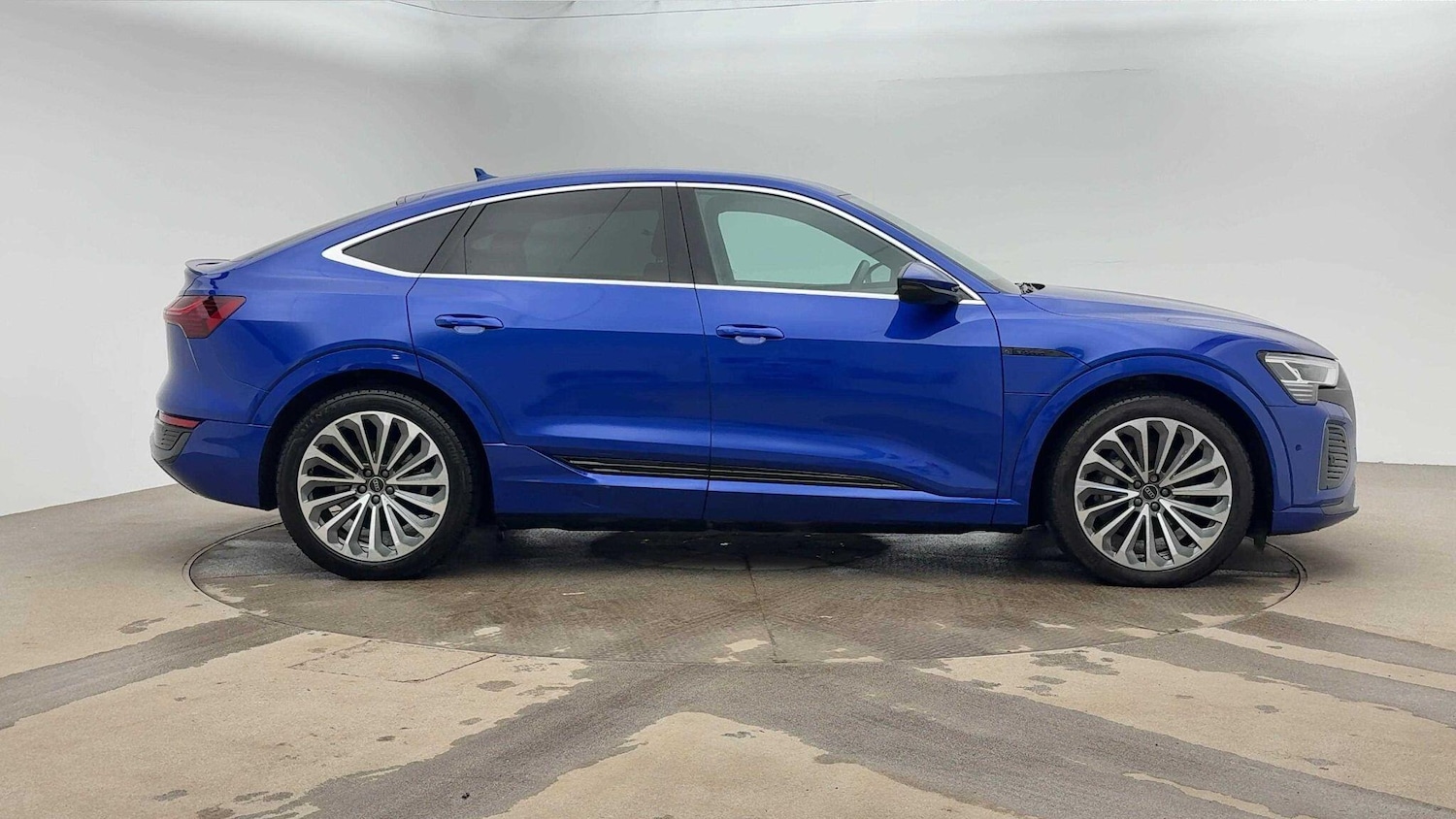 Used Audi Q8 2023 for sale - 77236054: Photo 3