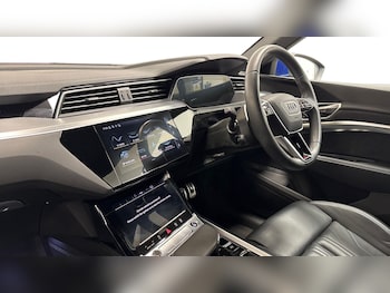 Used Audi Q8 2023 for sale - 77236054: Photo