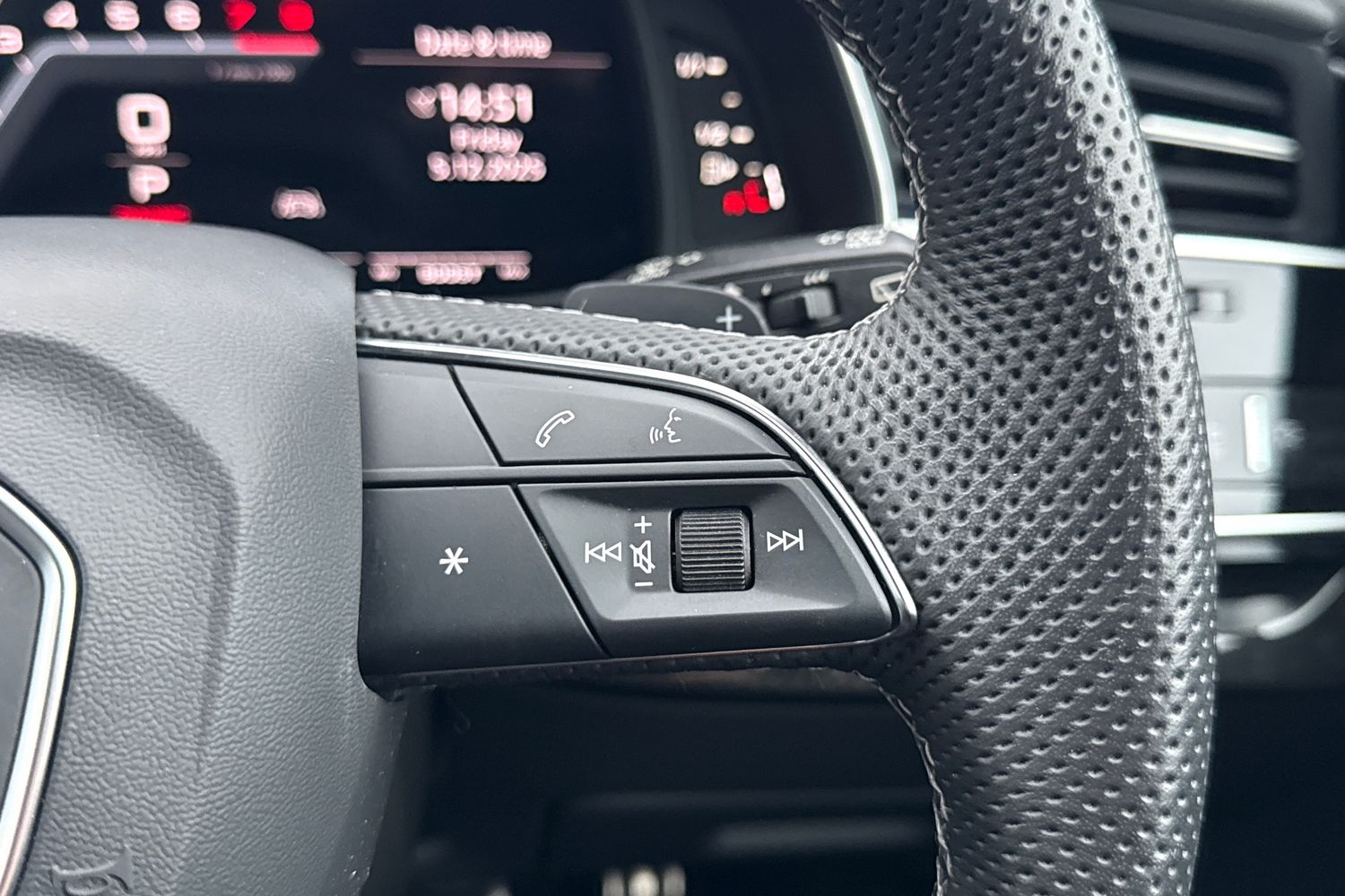 Used Audi SQ8 2023 for sale - 76844555: Photo 26