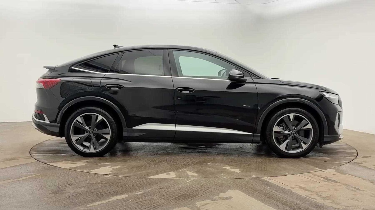 Used Audi Q4 e-tron 2023 for sale - 77520208: Photo 3