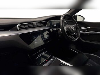 Used Audi e-tron 2023 for sale - 78325717: Photo