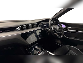 Used Audi Q8 e-tron 2023 for sale - 78681337: Photo
