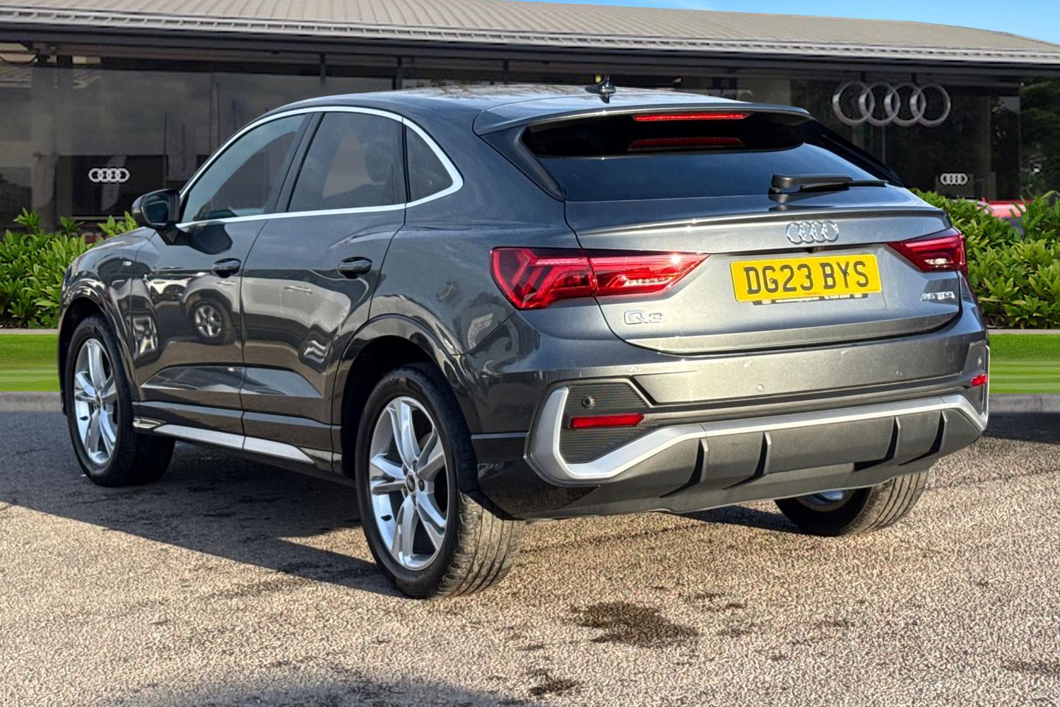 Used Audi Q3 2023 for sale - 77361707: Photo 2