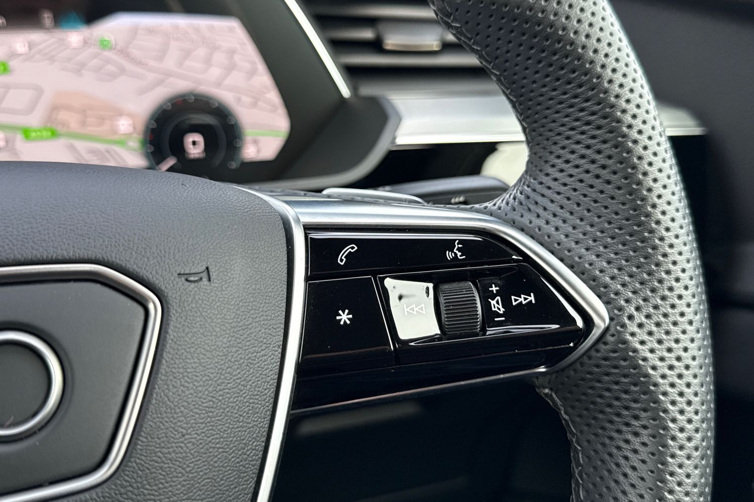 Used Audi Q8 e-tron 2023 for sale - 77849391: Photo 25