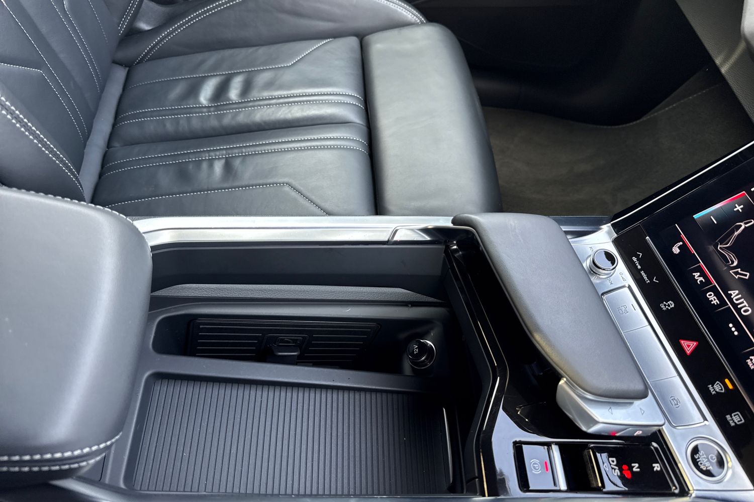 Used Audi Q8 e-tron 2023 for sale - 77849391: Photo 54