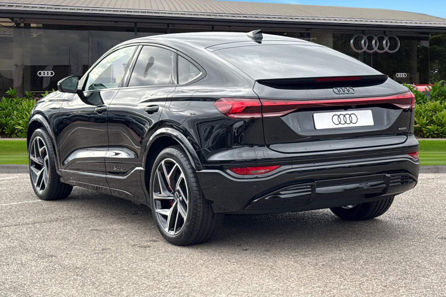 Used Audi Q6 e-tron 2025 for sale - 76972813: Photo 2