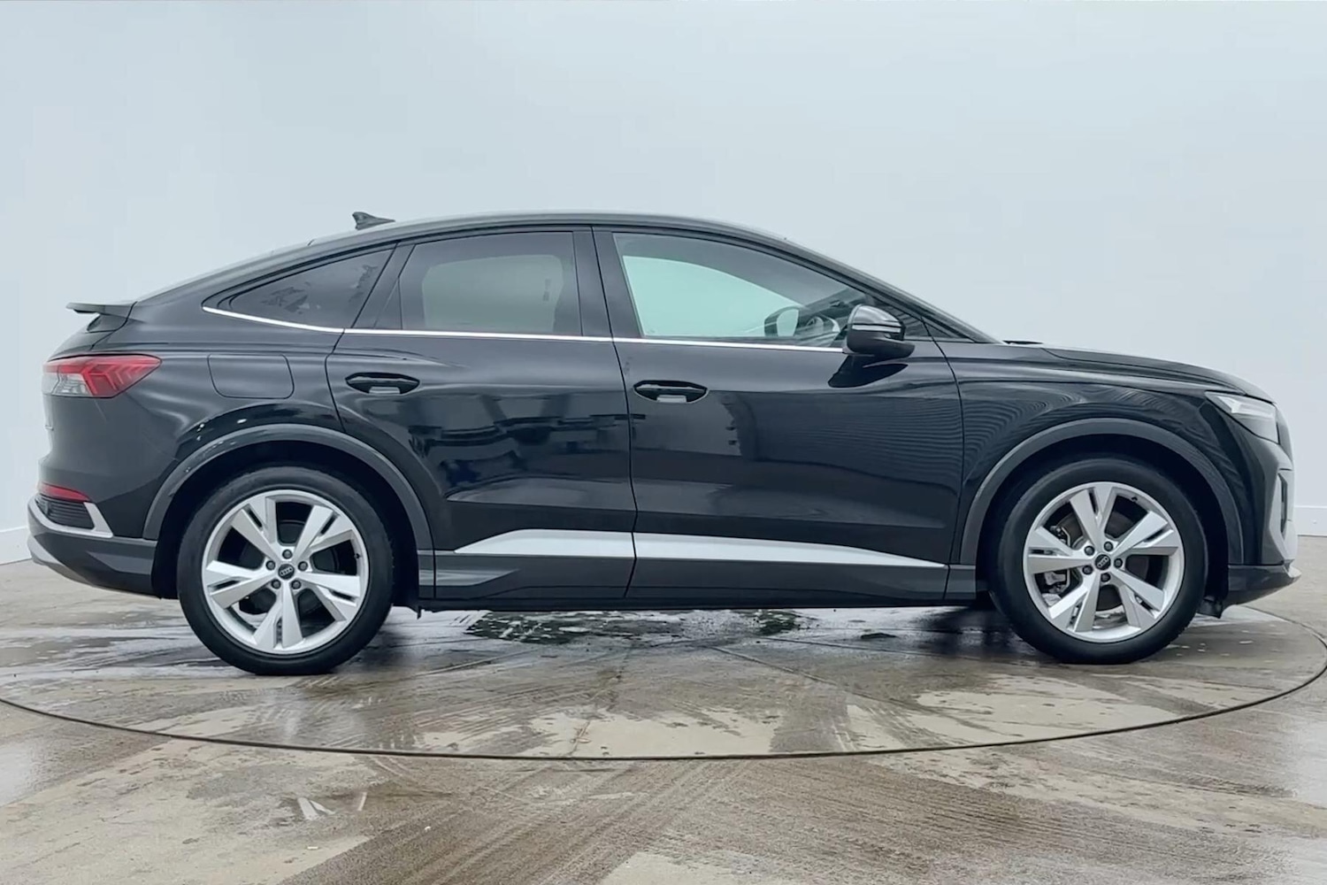 Used Audi Q4 e-tron 2025 for sale - 77546385: Photo 3