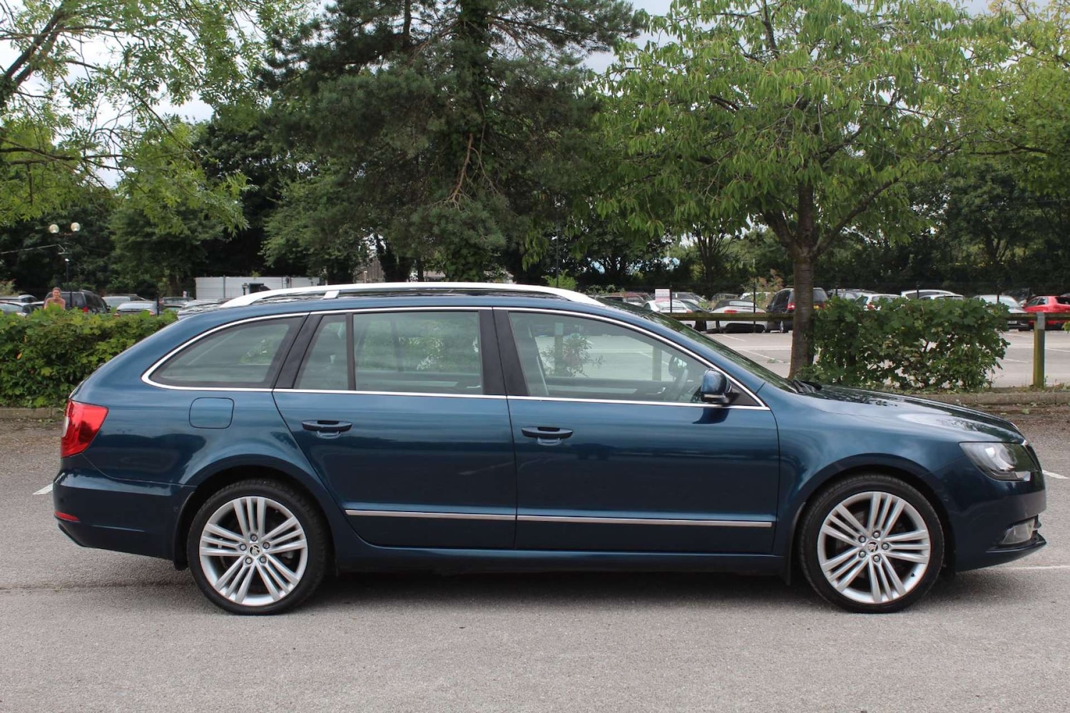 Used Skoda Superb 2013 for sale - 76103907: Photo 2