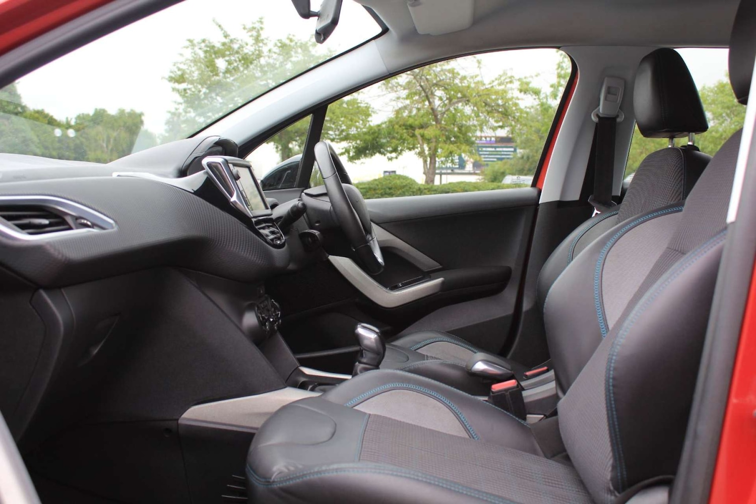 Used Peugeot 2008 2015 for sale - 76103918: Photo 11