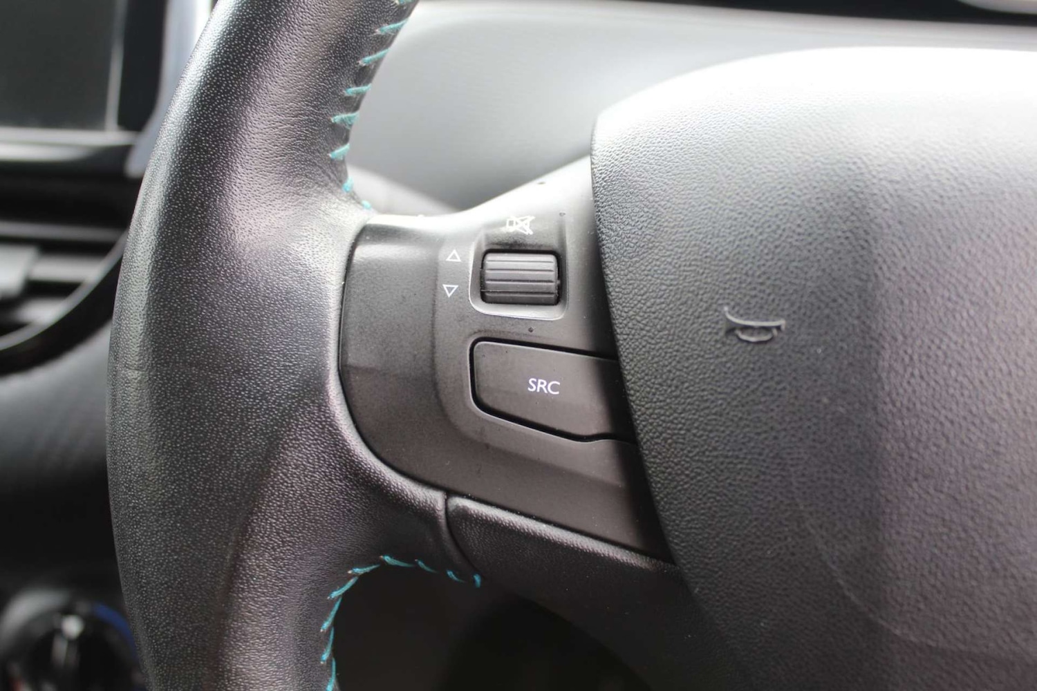 Used Peugeot 2008 2015 for sale - 76103918: Photo 15