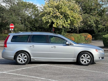 Used Volvo V70 2014 for sale - 76103767: Photo