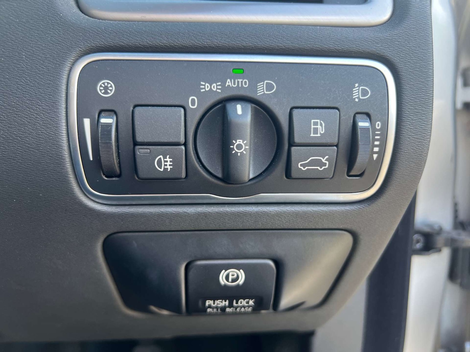 Used Volvo V70 2014 for sale - 76103767: Photo 9