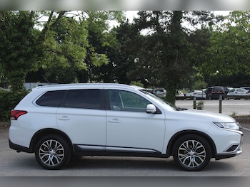 Used Mitsubishi Outlander 2016 for sale - 76103896: Photo 2