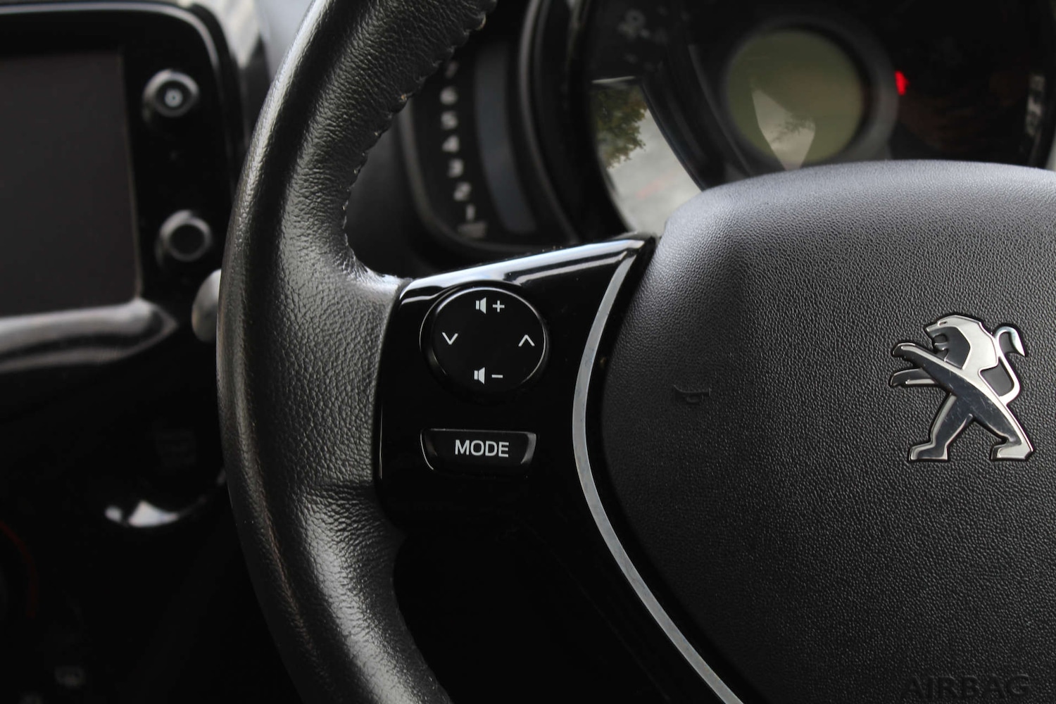 Used Peugeot 108 2014 for sale - 76103828: Photo 15