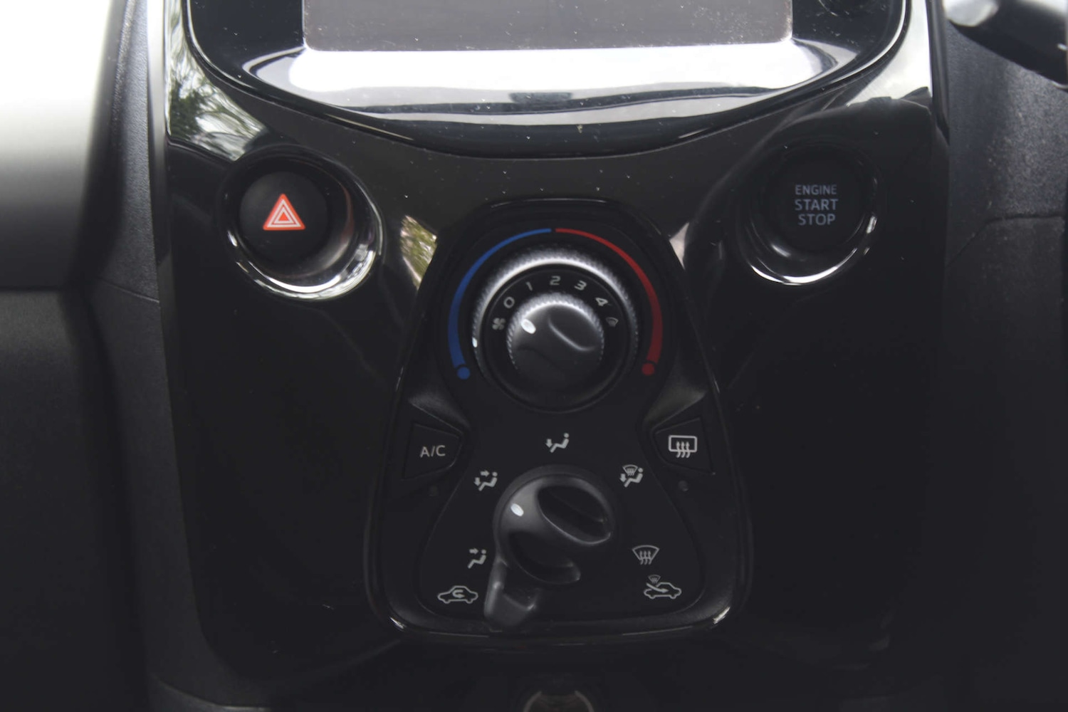 Used Peugeot 108 2014 for sale - 76103828: Photo 24