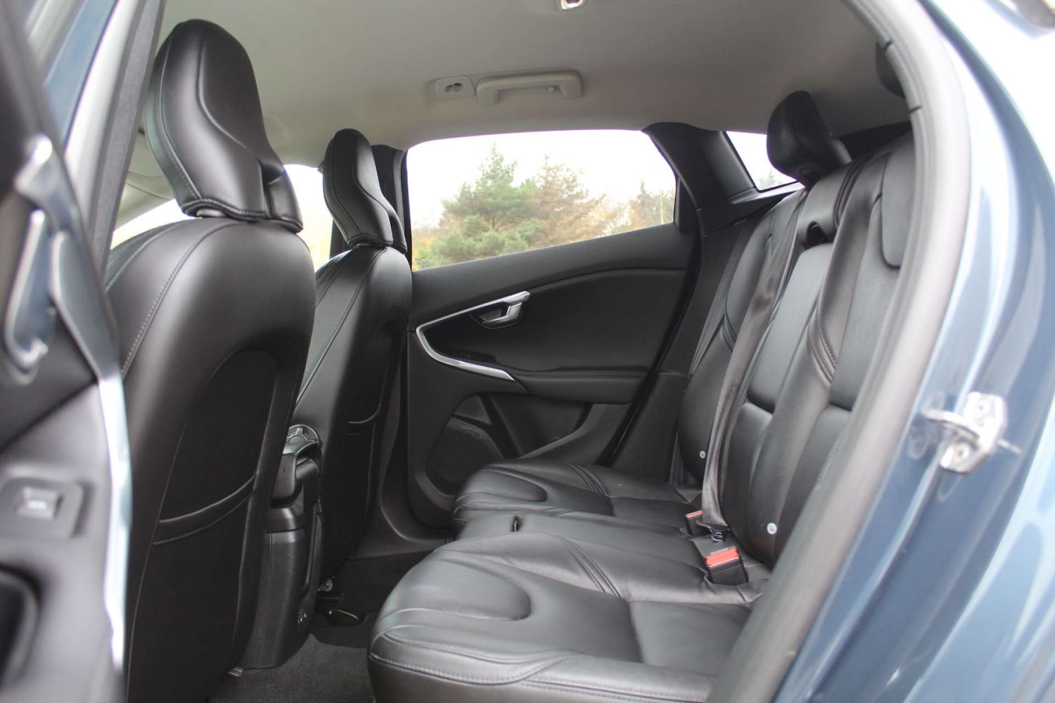 Used Volvo V40 2019 for sale - 76103789: Photo 11